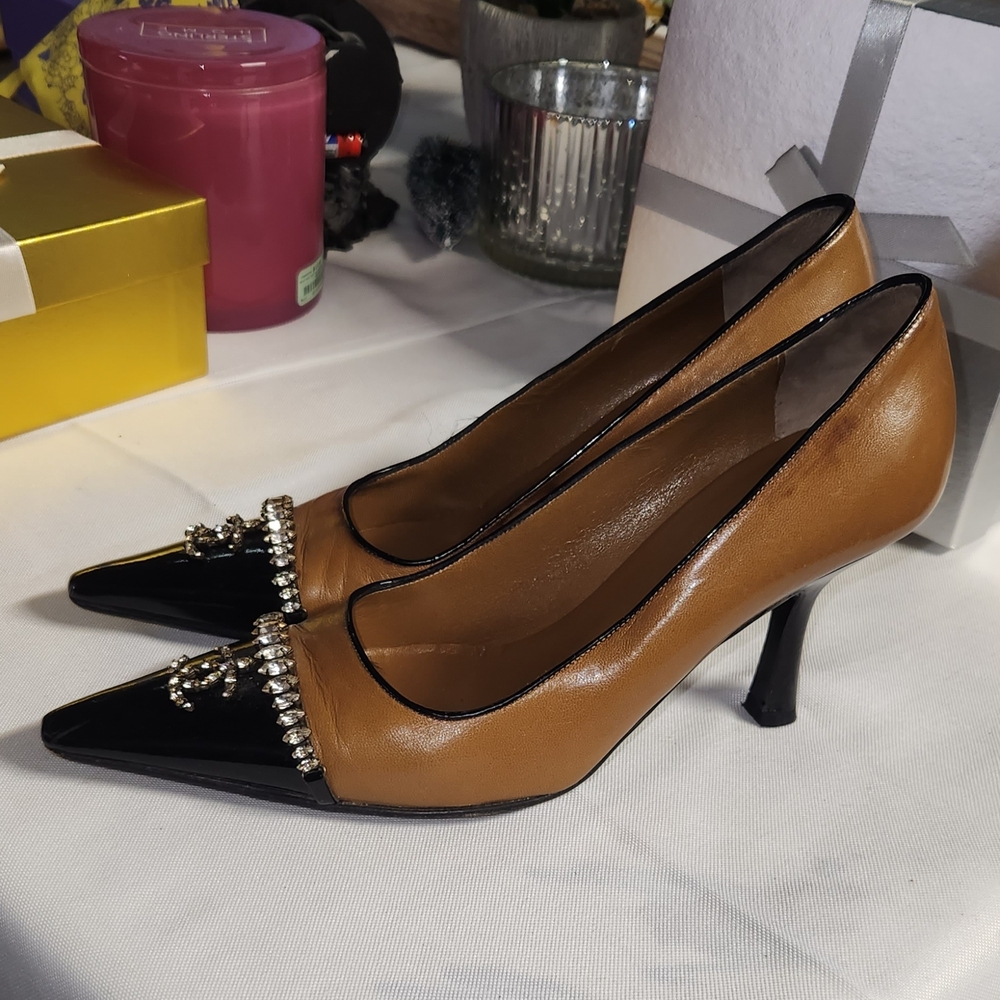 Chanel Women's Black and Brown Pointed Toe Heels - Picture 2 of 8